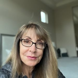 Meet your Posher, Joni